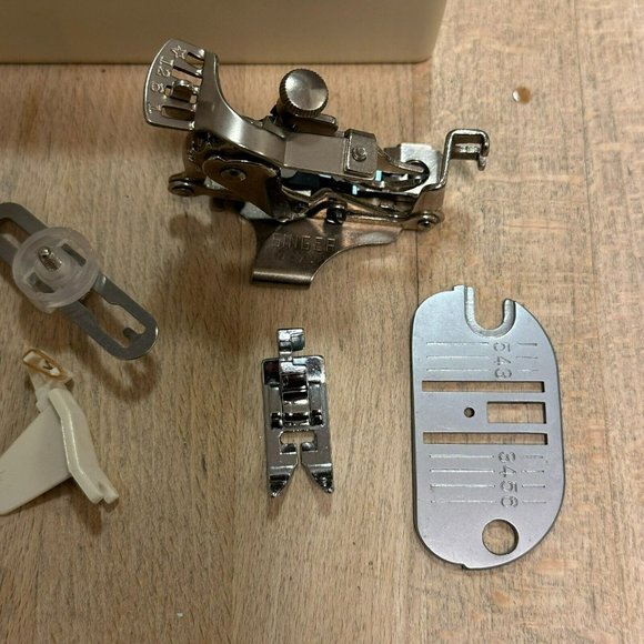 Vintage Singer Sewing Machine Attachments with White Singer Case - Picture 3 of 7